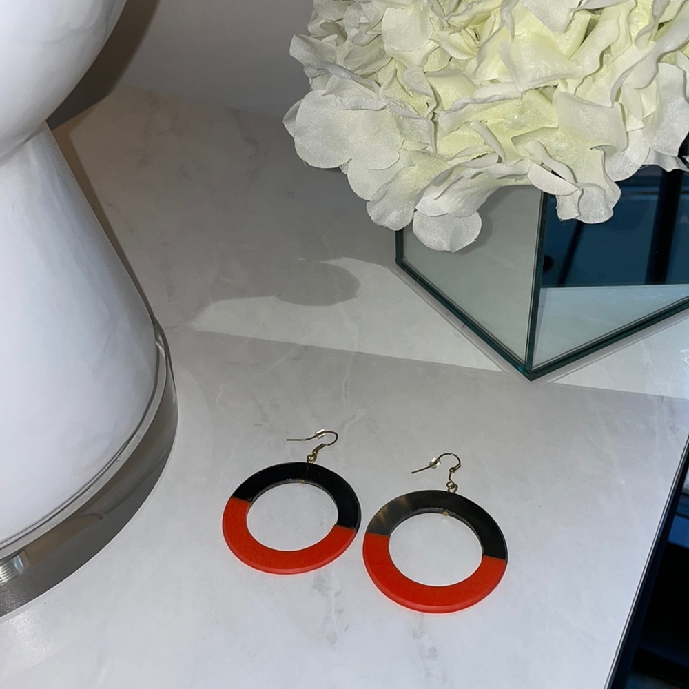Two tone color block hoop earrings